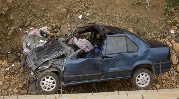 Otomobil HES inşaatına uçtu: 2 ölü, 3 yaralı