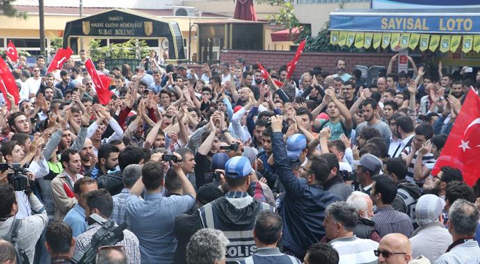 Samsun'da 500 kişi HDP mitingini bastı: 10 gözaltı