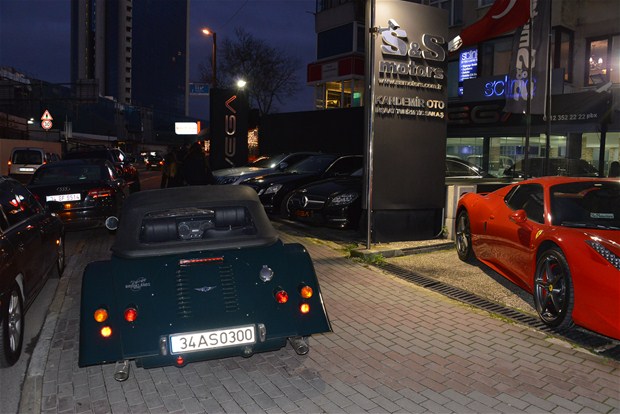 Cem Yılmaz'dan satılık araba