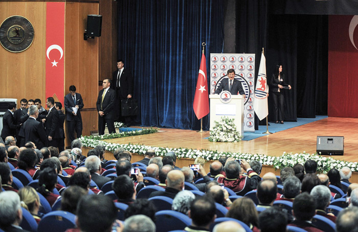 Davutoğlu: IŞİD hem cahil hem barbar