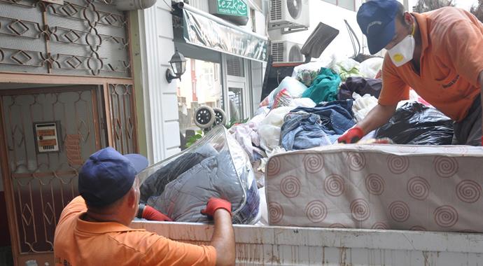 Tavana kadar çöp dolu evden bin lira bozuk para çıktı