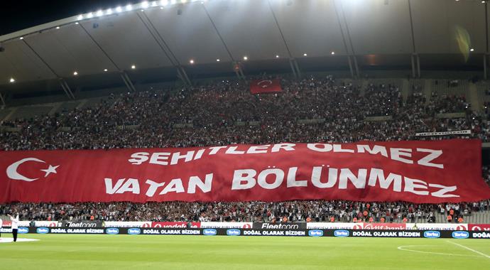 Beşiktaş şehitleri unutmadı