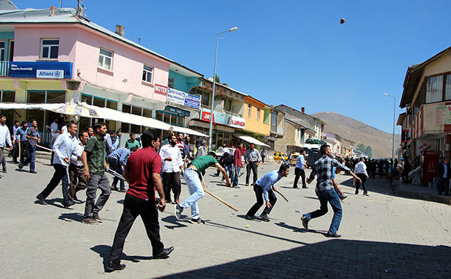 'Heykel gerginliği' Bingöl'e sıçradı