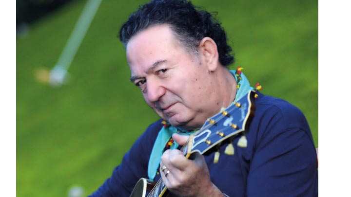 Cem Yılmaz'dan Kayahan'a destek