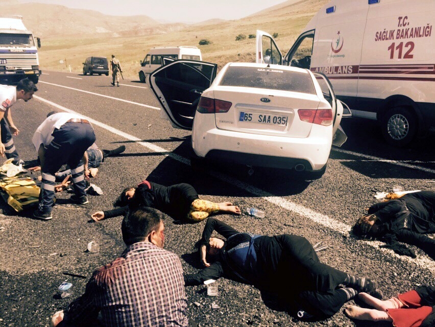 Erzurum'da otomobil TIR'la çarpıştı, 11 yaralı var