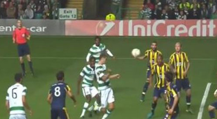 Fenerbahçe'de stoperler seyrediyor rakip bomboş atıyor!