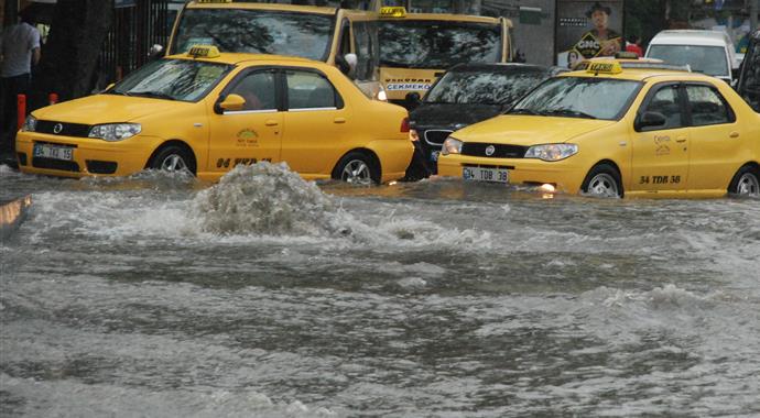 İstanbul'da kara ile deniz yine birleşti