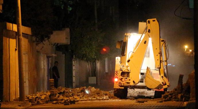Nusaybin'de hendek kapatmaya giden polise pusu: 1 yaralı