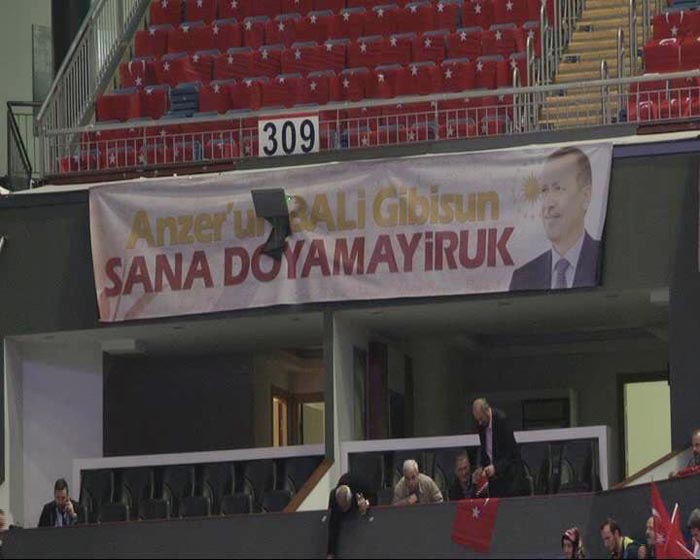 Erdoğan'ın konuştuğu toplantıda dikkat çeken pankart!
