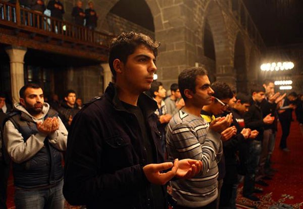 Bu gece Mevlid Kandili