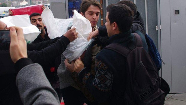 Amerikan askerlerinin başına çuval geçirenler serbest bırakıldı
