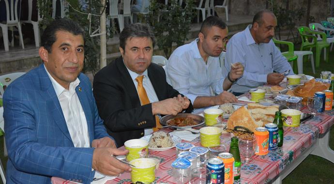 Şanlıurfa'da suikasttan kurtulan belediye başkanı iftar verdi