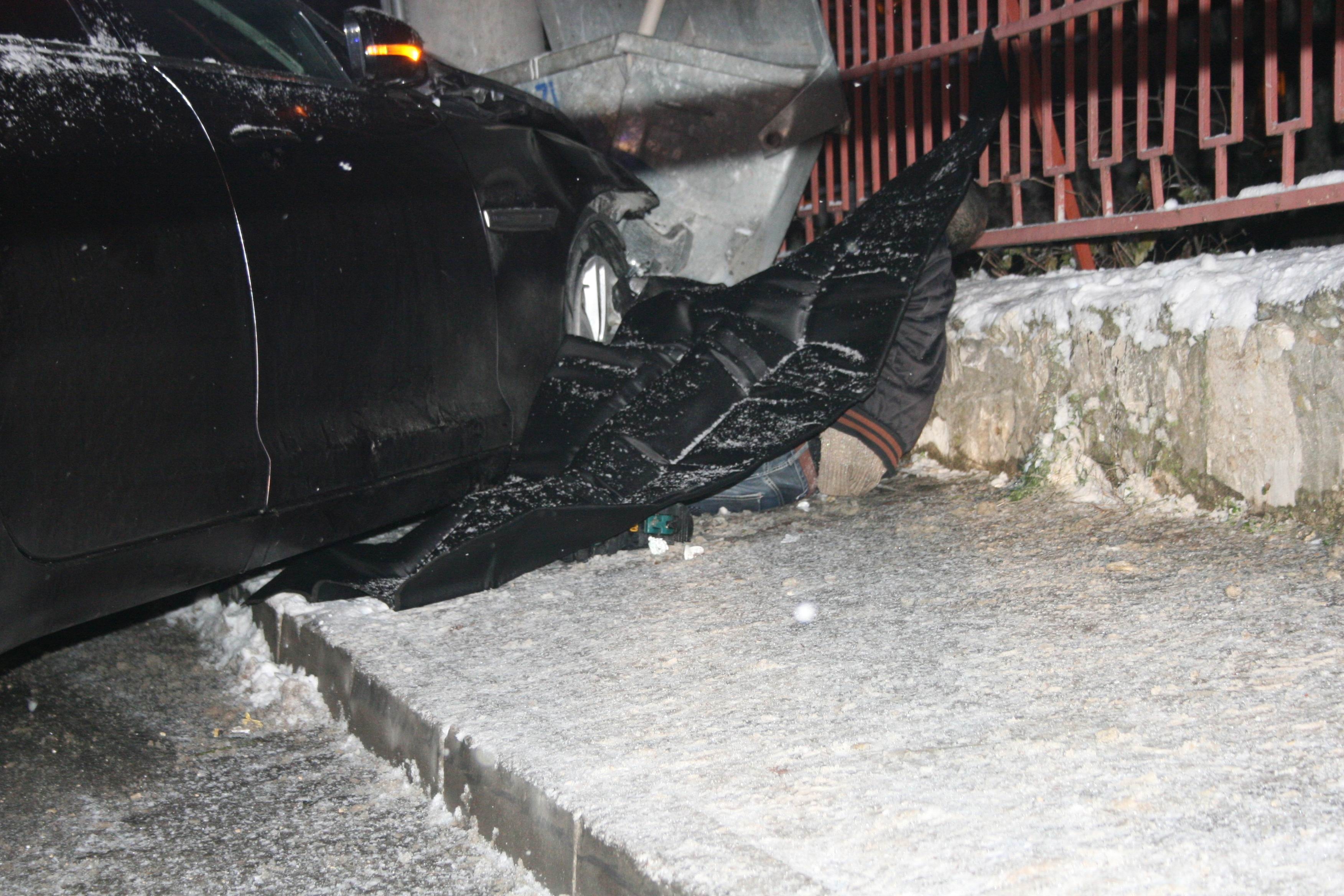 Ünlü işadamı lüks arabası ile kaza yaptı, 1 ölü