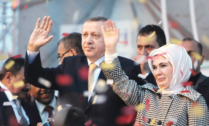 Başbakan'dan kasetçilere: Elinizde ne varsa dökün!