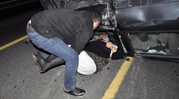 Metrobüs yolunda feci kaza!