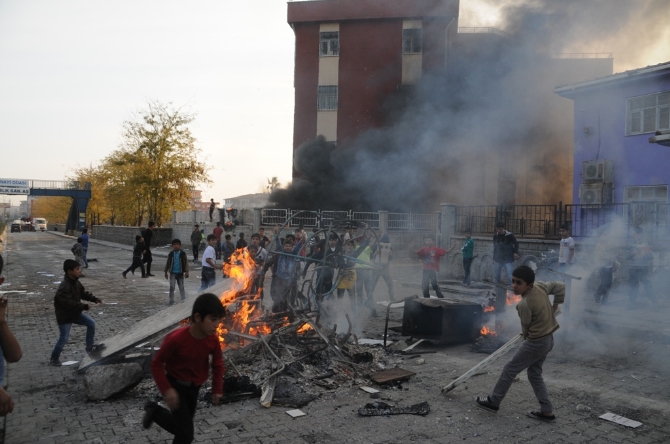Cizre'de 'Öcalan' gerginliği, polis müdahale etti