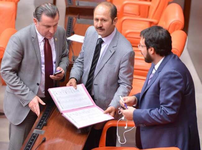 AK Partili vekillerden 'hayırlı olsun' imzası