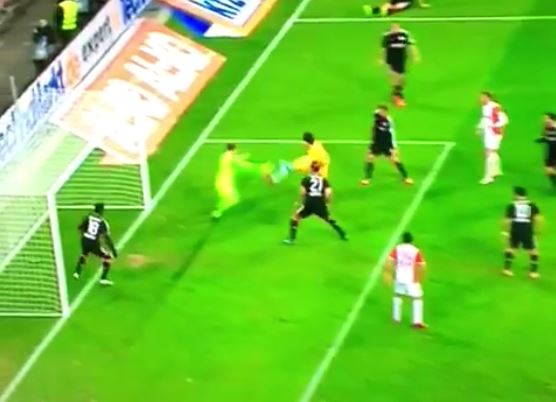 Almanya'da süper maç! Kaleci son dakikada gol attı