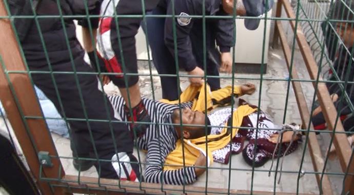 İntihar için çıktığı köprüden fenalaşınca düştü