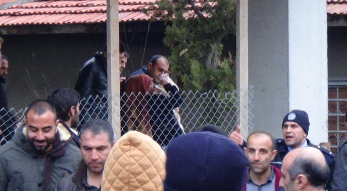 Bebeğini görünce intihardan vazgeçti