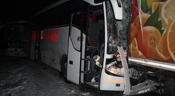 Afyonkarahisar'da zincirleme kaza: 1 ölü, 15 yaralı