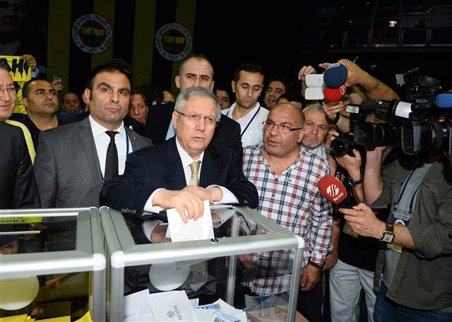 Fenerbahçe'de Aziz Yıldırım yeniden başkan seçildi
