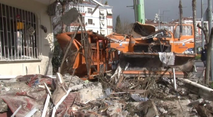 İstanbul'da feci kaza: 1 ölü, 1 yaralı