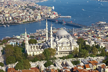 Her Sultan bir tepesine cami yaptırmıştı