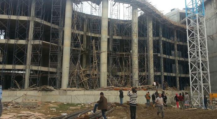 Çerkezköy'de hastanesi inşaatının iskelesi çöktü: 4 yaralı