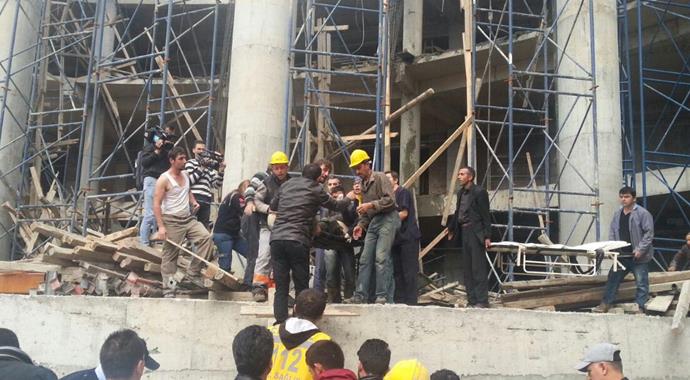 Çerkezköy'de hastanesi inşaatının iskelesi çöktü: 4 yaralı