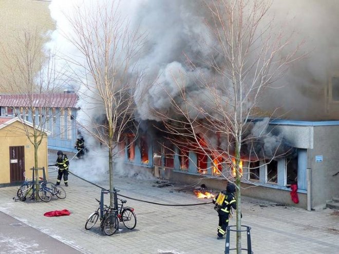 İsveç'te Cami Yakıldı: 3 Yaralı