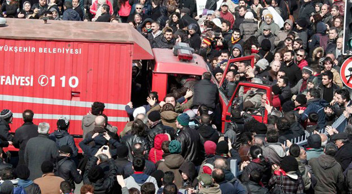 Okmeydanı'nda itfaiye aracının sürücüsü darp edildi