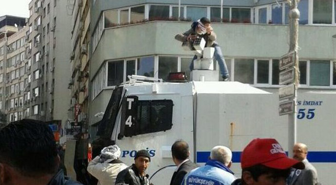 Okmeydanı'nda itfaiye aracının sürücüsü darp edildi