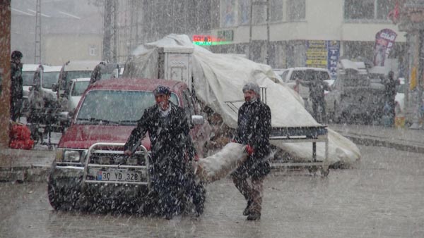 Meteoroloji'den uyarı üstüne uyarı! Kar geldi, geliyor...