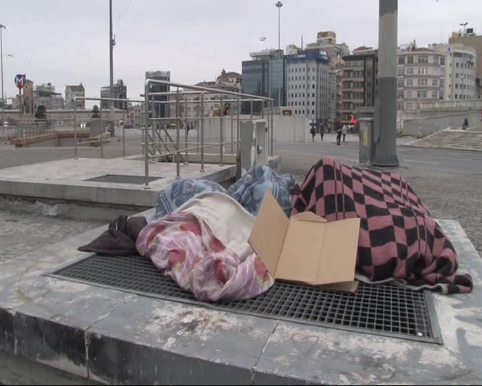Taksim meydanda yürek burkan görüntü!