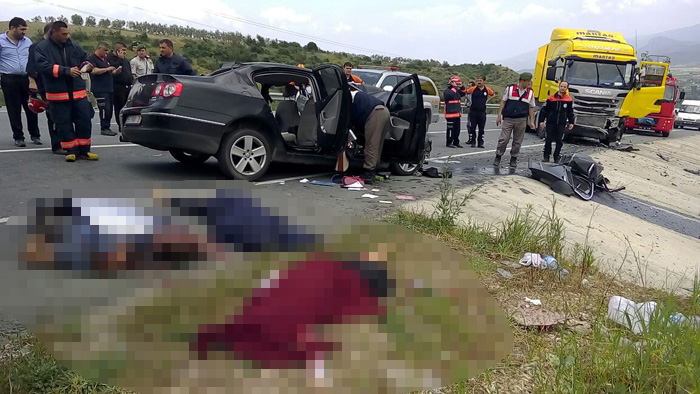Sakarya'da katliam gibi kaza, 5 kişi hayatını kaybetti