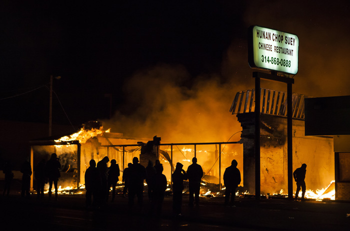 ABD'de eylemler büyüdü, asker sokağa çağrıldı!