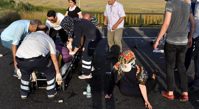 Erzurum'da korkunç kaza: 2 ölü, 5 ağır yaralı