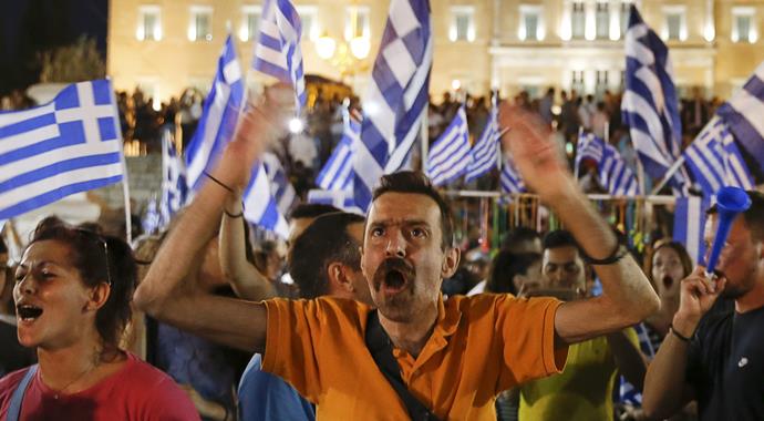 Yunanistan 'hayır' dedi, halk sokakta
