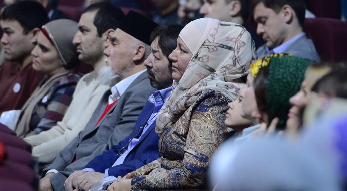 Binlerce Müslüman Moskova'da toplandı: Peygamberimiz'e hakaret ettirmeyiz