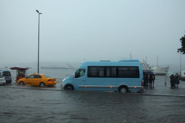 Temmuz ortasında İstanbul'da yağmur sürprizi!