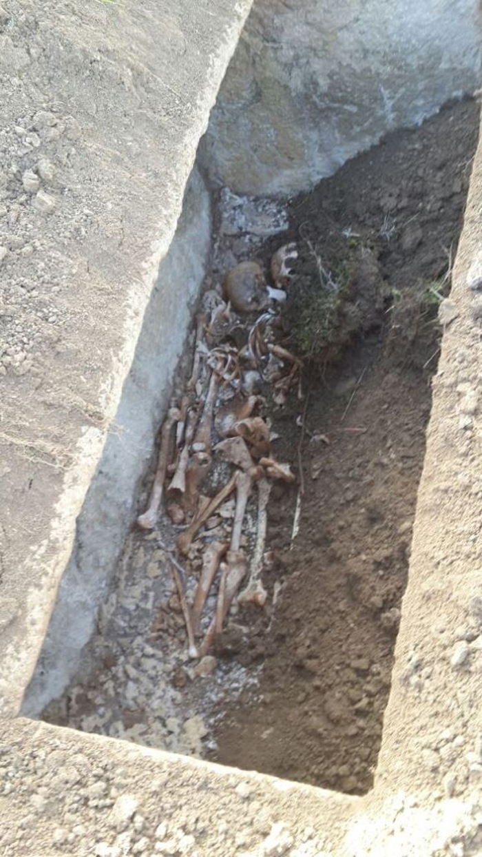 Belediye işçileri yol çalışmalarında 3 iskelet buldu!