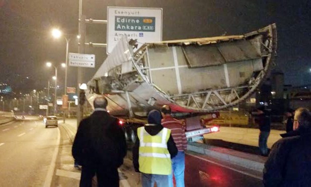 İstanbul E-5'te uçak kazası!