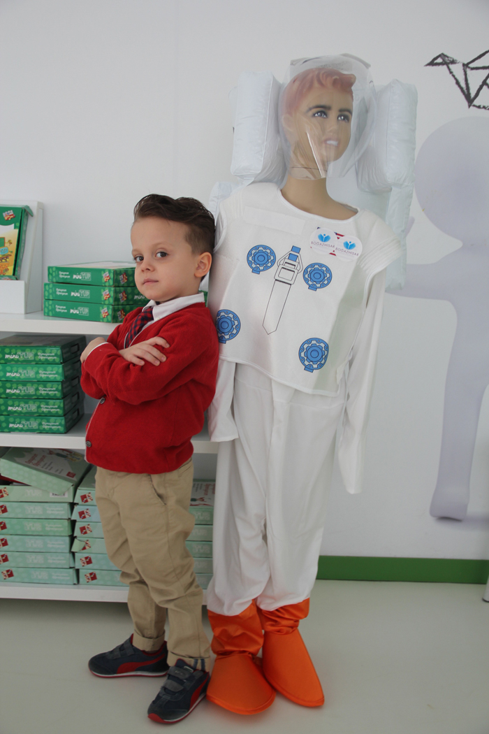 Soma'dan etkilenen 5 yaşındaki çocuk Türkiye'de bir ilk geçekleştirdi