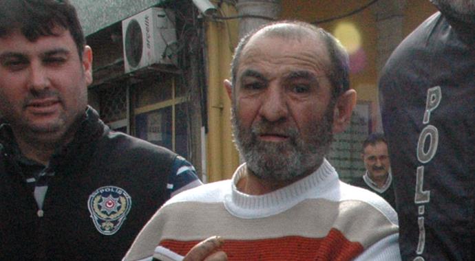 En yakın arkadaşını baltayla parçaladı