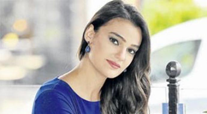 Ünlü manken Erdoğan'a hakaretten adliyede