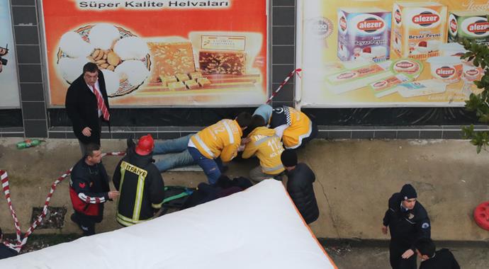5'inci kattan atladı, hava yatağı hayatını kurtardı