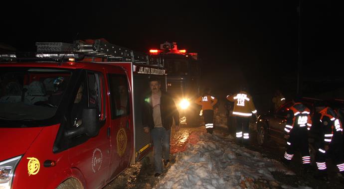 Malatya'da 2 askeri uçak düştü, 4 asker şehit