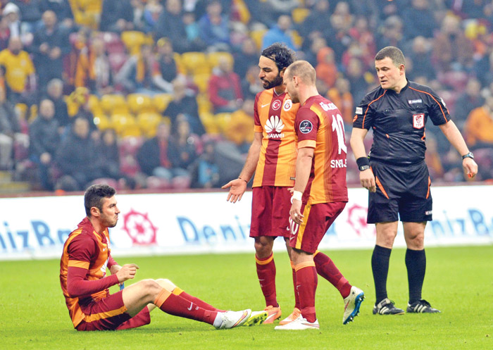 Ç.Rize maçında yeniden sakatlanan Burak Yılmaz yürek burktu