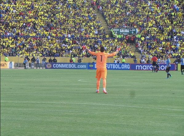 Muslera drone'u havada yakaladı